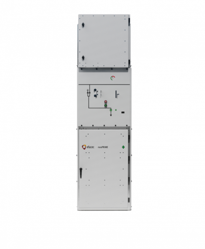 Dispositivo eletrónico preto e branco de forma retangular, com a etiqueta “UC 500E”. Apresenta várias entradas e o logótipo “Efacec” no painel frontal.